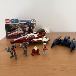 LEGO Star Wars set 7751 Ashoka’s Starfighter and Vulture Droid